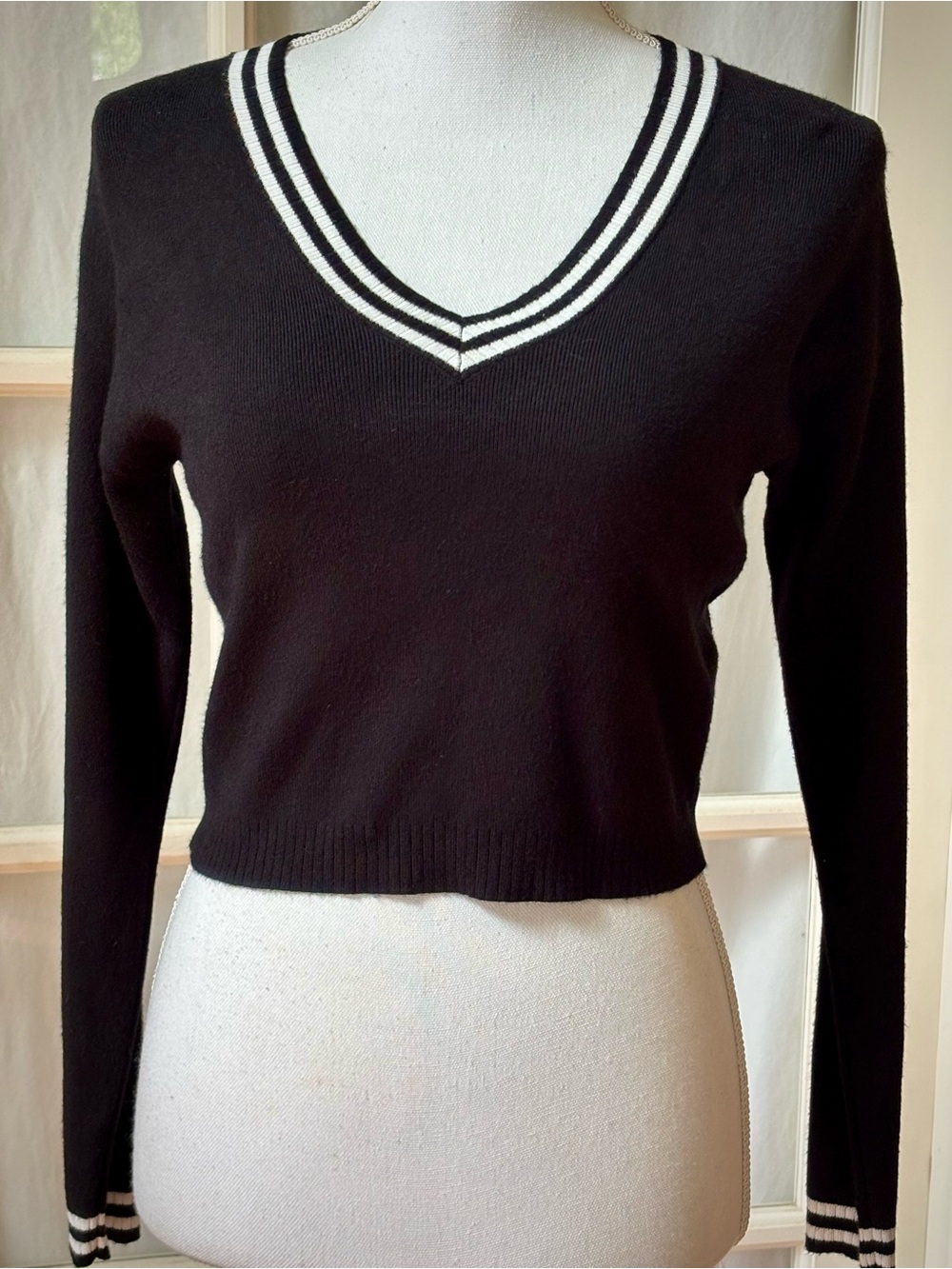 Sincerely Jules Black Cropped Varsity Sweater Small Preppy Tennis V-Neck Knit